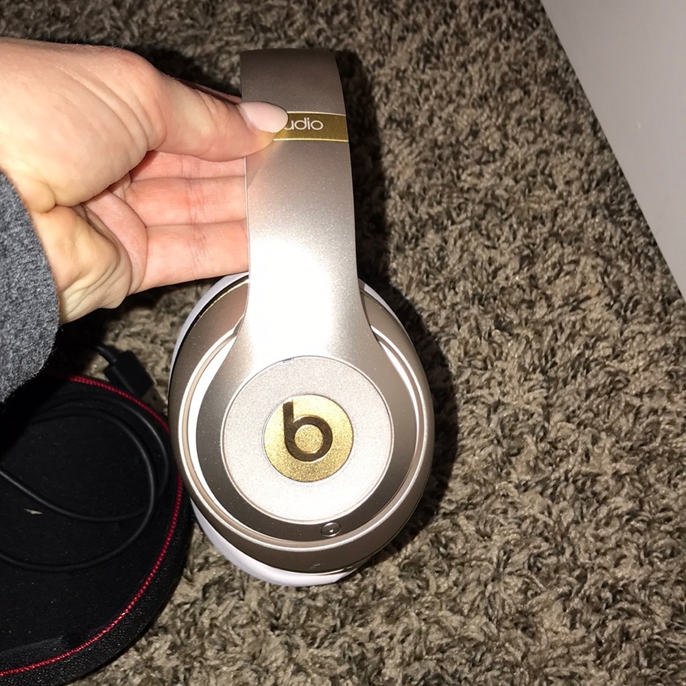 Beats - Picture 2 of 4